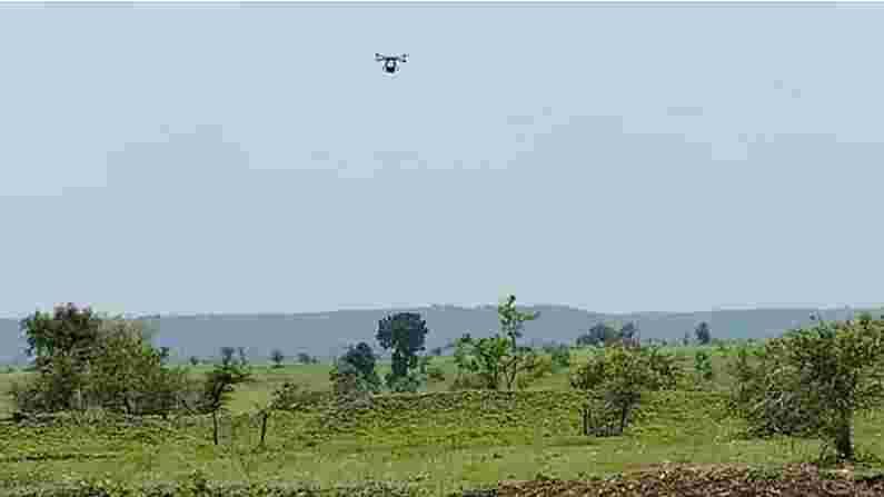 नागपूरात ड्रोनच्या सहाय्याने सीड बॉलची पेरणी, नरखेडमधील वन क्षेत्रात वृक्षारोपणाचा अत्याधुनिक प्रयोग