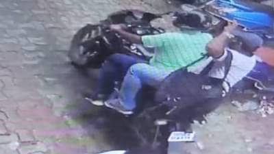 सराफा दुकानातील कर्मचाऱ्यावर हल्ला, 60 ते 70 लाखांच्या सोन्याच्या दागिन्यांसह चोरटे पसार