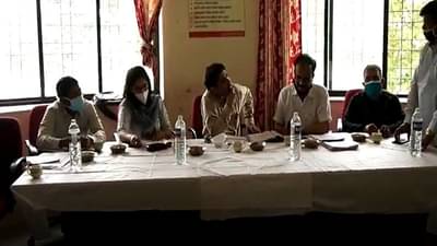 केंद्राचं आरोग्य पथक पुण्याच्या झिकाबाधित गावात, पाहणीनंतर प्रशासकिय अधिकाऱ्यांसोबत बैठक, केंद्राला अहवाल देणार