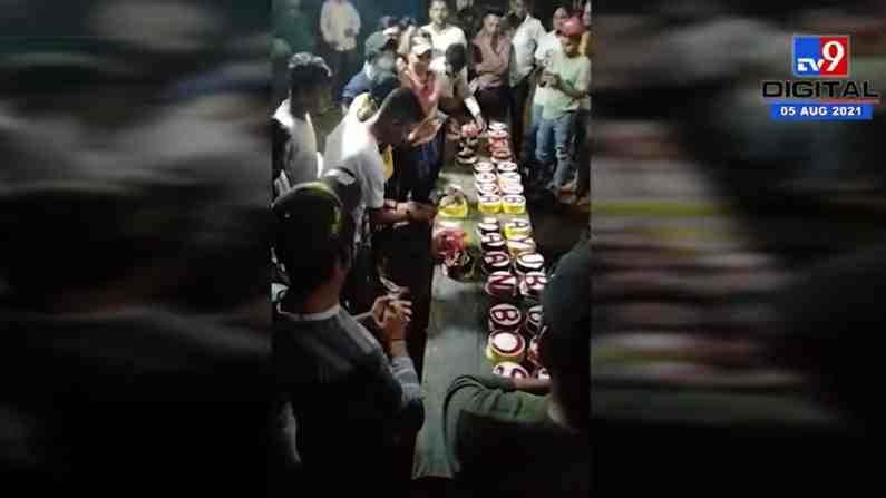 Mumbai | मुंबईत वाढदिवसाच्या नावाखाली 15 ते 20 तरुणांचा उन्माद, 33 केक कापून नासाडी