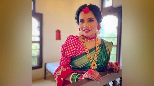 मराठमोळी अभिनेत्री-युट्युबर उर्मिला निंबाळकर (Urmila Nimbalkar) गेले अनेक दिवस तिच्या गर्भारपणाचा आनंद लुटत होती. अभिनेत्री उर्मिला सोशल मीडियावर देखील खूप सक्रिय असते. आता तिच्या आयुष्यात हिरोची एण्ट्री झाली आहे.