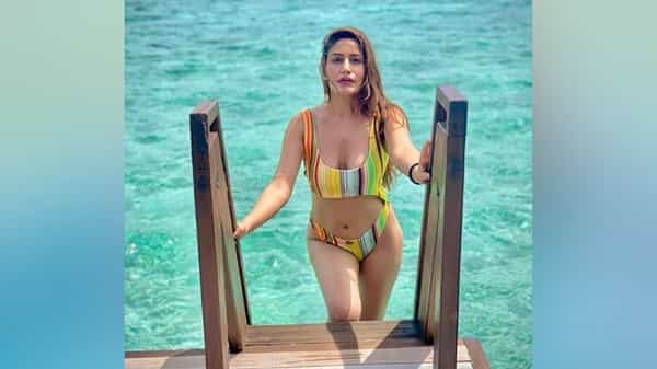 टीव्ही अभिनेत्री सुरभी चंदना सध्या तिच्या फोटोंमुळे सतत चर्चेत असते. यापूर्वी तिनं बिकिनीमध्ये तिचे फोटो शेअर केले होते आणि आता पुन्हा एकदा 'नागिन' फेम अभिनेत्री सुरभीनं बिकिनी परिधान करुन फोटो शेअर केले आहेत.