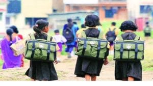 जळगावात फी न भरल्याने शाळेनं विद्यार्थ्यांना परीक्षेपासून वंचित ठेवलं, जि.प. सभापतींकडून कारवाईचा इशारा