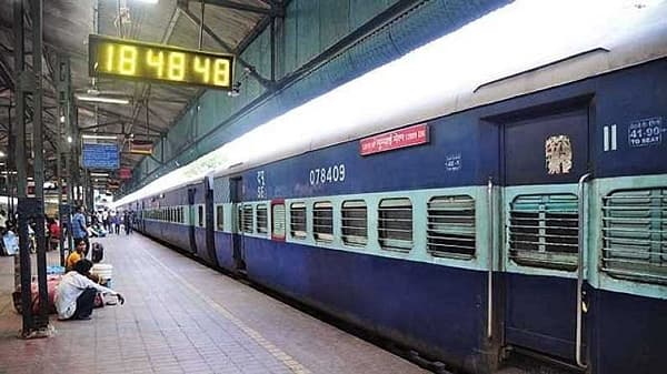 रेल्वे 500 पेक्षा अधिक गाड्या बंद करणार? प्रवासी संख्येतील घट आणि तोट्यामुळे मोठा निर्णय!