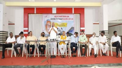 नवी मुंबई विमानतळाला दि. बा. पाटलांचं नाव देण्यासाठी क्रांती दिनी गावागावात मशाल मोर्चा