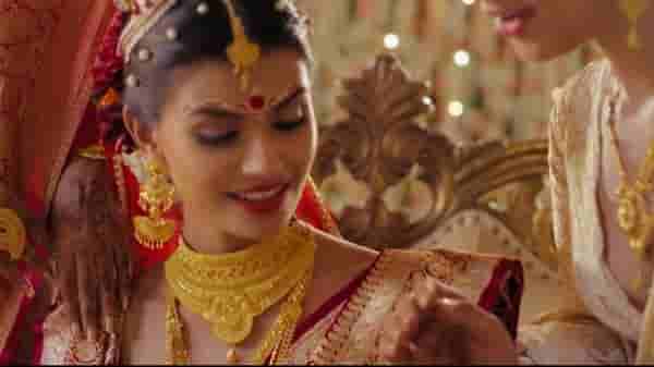 Gold Silver Price: आठवड्याच्या पहिल्या दिवशी सोन्यात किंचित वाढ आणि चांदीमध्ये घसरण, जाणून घ्या आजची किंमत