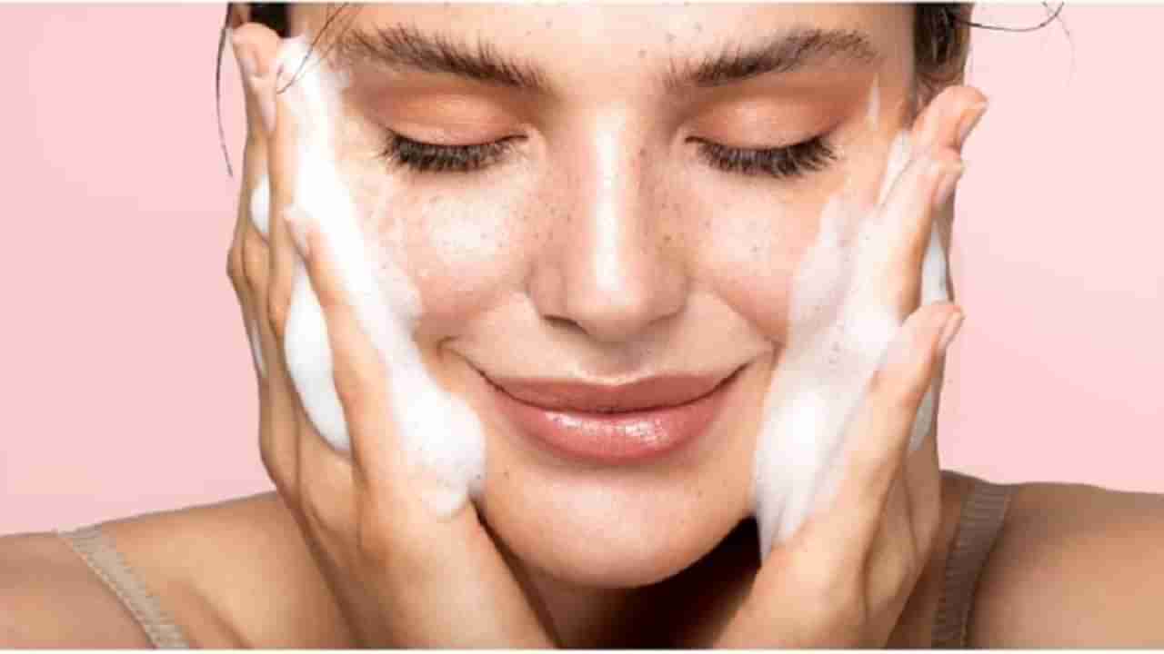 Skin Care : चमकदार त्वचेसाठी हळदीचे हे 5 फेसपॅक वापरून पाहा!