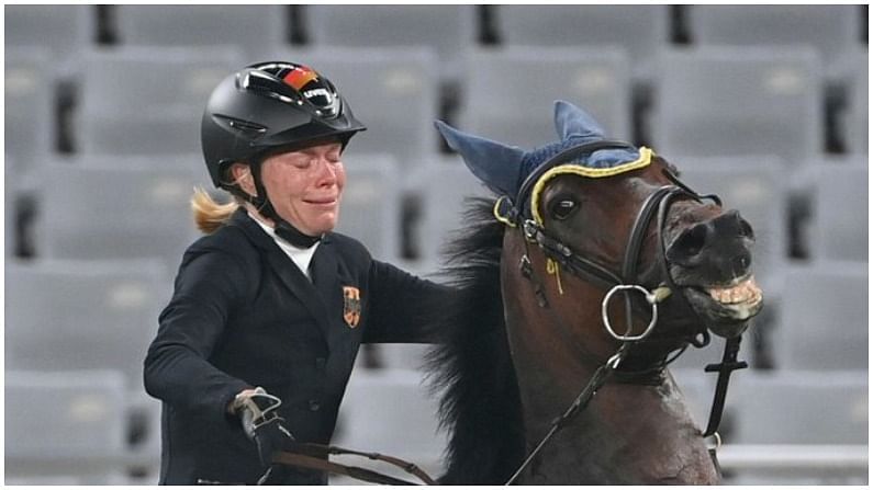 Tokyo Olympic | स्पर्धेदरम्यान घोड्यावर बुक्क्यांनी प्रहार, जर्मन महिला कोच निलंबित