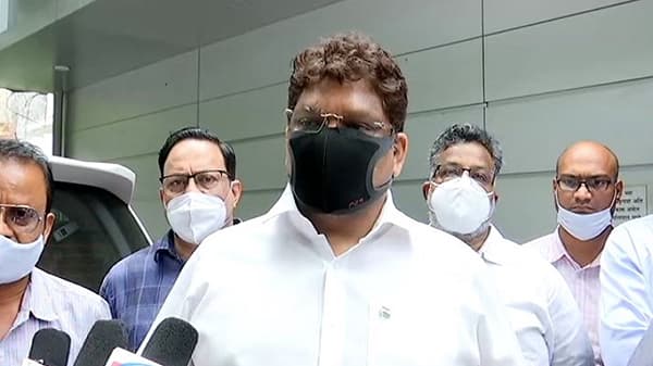 नागपूरमधील व्यापारी आक्रमक, पालकमंत्र्यांची भेट, दुकानांच्या वेळा वाढवण्याची मागणी