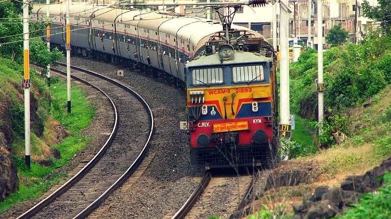 Railway Recruitment 2021: ना परीक्षा ना मुलाखत, थेट दहावीच्या गुणांवर निवड, रेल्वेत अप्रेटिंसची संधी Railway Recruitment 2021: ना परीक्षा ना मुलाखत, थेट दहावीच्या गुणांवर निवड, रेल्वेत अप्रेटिंसची संधी