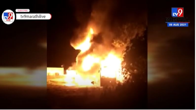 VIDEO | पुण्यात गॅरेजमध्ये भीषण आग, दोन बस जळून खाक, दोघे गंभीर जखमी