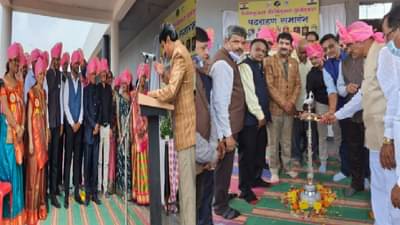 साताऱ्याच्या फलटणमध्ये विकेंड लॉकडाऊनचे नियम पायदळी, प्रशासनाची बघ्याची भूमिका