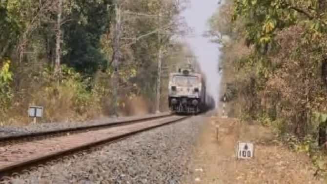 जेवणानंतर घराबाहेर पडला आणि ट्रेनसमोर उडी मारली, गोंदियात तरुणाच्या आत्महत्येचा थरार