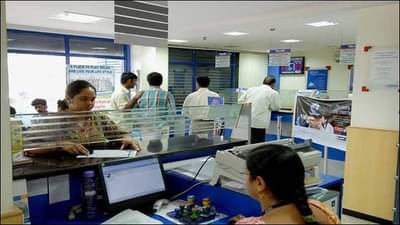 कोणताही व्यवहार न करता बँक अकाऊंटमधून पैसे कट झाले तर काय कराल?