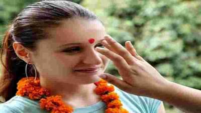Benefits of tilak : शुभतेसाठी दिवसानुसार लावा टिळा, नशीब चमकेल आणि भाग्य उजळेल