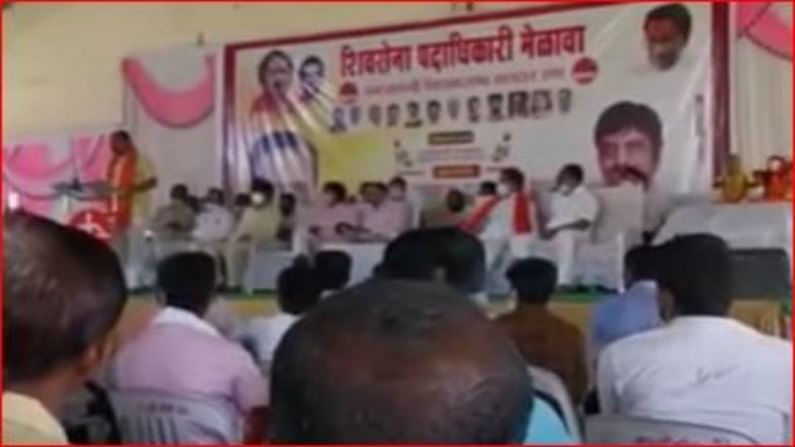 VIDEO| 'कुणाला राग नको, लोभ नको', परभणी जिल्ह्यात पहिल्यांदाच शिवसेनेची आयडियाची कल्पना VIDEO| 'कुणाला राग नको, लोभ नको', परभणी जिल्ह्यात पहिल्यांदाच शिवसेनेची आयडियाची कल्पना