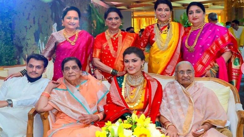 श्रीनिवास पवार यांची कन्या मिथिला पवार यांचा विवाह बंगळुरुमधील उद्योगपती करण विरवाणी यांच्याशी झाला. या सोहळ्याला पवार कुटुंबातील अनेक सदस्य उपस्थित होते.