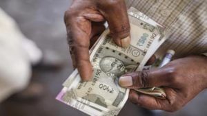 अमेरिकन डॉलरच्या तुलनेत भारतीय रुपयामध्ये जोरदार वाढ, सामान्यांना काय फायदा?