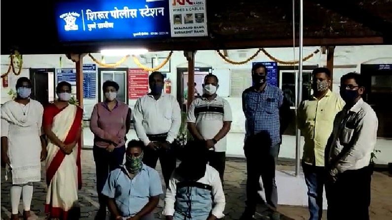पुण्यात बनावट ग्राहक पाठवून लॉजवर छापा, देह व्यापाराच्या रॅकेटचा पर्दाफाश, तिघींची सुटका पुण्यात बनावट ग्राहक पाठवून लॉजवर छापा, देह व्यापाराच्या रॅकेटचा पर्दाफाश, तिघींची सुटका