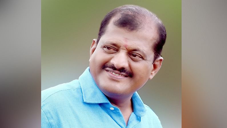 राष्ट्रवादीला पायाखाली घालायची भाषा, 'अरे'ला 'कारे'ने प्रत्युत्तर; कोण आहेत खासदार संजय जाधव? राष्ट्रवादीला पायाखाली घालायची भाषा, 'अरे'ला 'कारे'ने प्रत्युत्तर; कोण आहेत खासदार संजय जाधव?