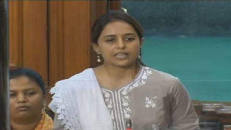 सगळेजण फिरुन फिरुन येतात आणि मराठा आरक्षणावरच बोलतात, OBC चं काय? प्रीतम मुंडेंच्या भाषणातील शब्द आणि शब्द सगळेजण फिरुन फिरुन येतात आणि मराठा आरक्षणावरच बोलतात, OBC चं काय? प्रीतम मुंडेंच्या भाषणातील शब्द आणि शब्द