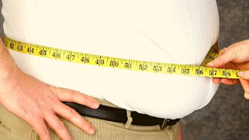 अगर आपका वजन अधिक है और आप अपना वजन कम करना चाहते हैं तो आपको बादाम का सेवन नहीं करना चाहिए। बादाम में कैलोरी और फैट की मात्रा अधिक होती है। जिससे आपका मोटापा बढ़ता है। ऐसे में इसके इस्तेमाल से बचें या शारीरिक गतिविधि बढ़ाएं ताकि अतिरिक्त कैलोरी बर्न हो।