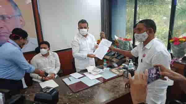 धोकादायक अवस्थेतील एपीएमसी मार्केटची बाळासाहेब पाटलांकडून पाहणी, सरकार लवकरच पुनर्बांधणीचा निर्णय घेण्याची शक्यता