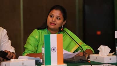 9 वेळा जिंकणाऱ्या खासदाराला हरवलं, पहिल्याच टर्ममध्ये संसदेत छाप, कोण आहेत हीना गावित?