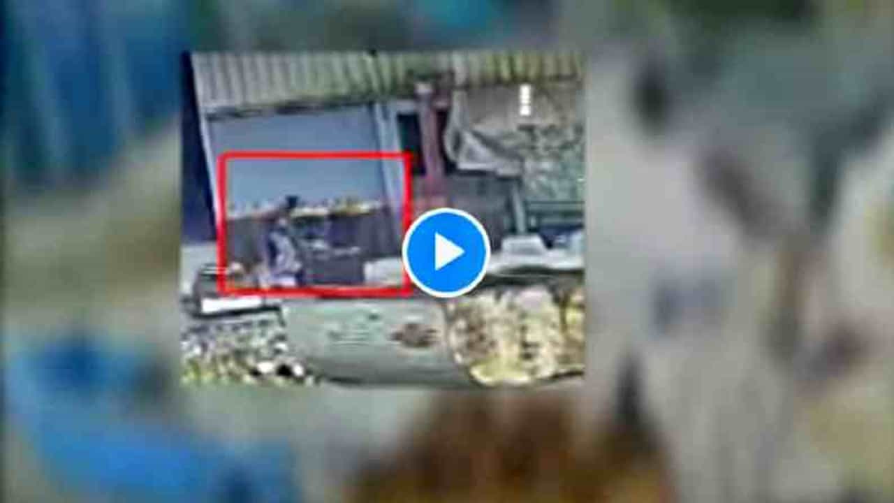 VIDEO: पत्नीवर अनैतिक संबंधांचा संशय, डोक्यात लोखंडी रॉड मारुन हत्येचा थरार सीसीटीव्ही कैद