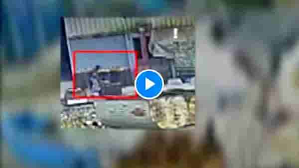 VIDEO: पत्नीवर अनैतिक संबंधांचा संशय, डोक्यात लोखंडी रॉड मारुन हत्येचा थरार सीसीटीव्ही कैद