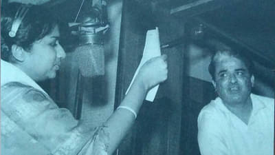 नौशादजींनी नाकारलं आणि चितळकरांनी स्वीकारलं, ‘आझाद’चं गीत ‘कितना हसीन है मौसम’ अजरामर ठरलं!