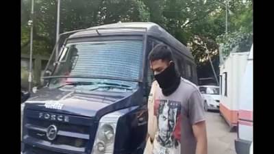 नाकाबंदी सुरु असताना गाडी थांबवली, वाहतूक पोलिसाला दगडाने मारहाण, कल्याणमधील धक्कादायक घटना