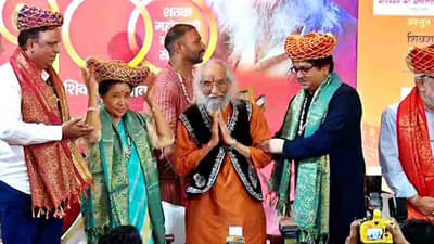 मी तुमच्या चरणावर 1 लाख 1 रुपये अर्पण करते, शतकवीर बाबासाहेबांप्रती आशा भोसलेंची कृतज्ञता