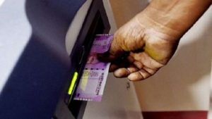 ATM Fraud: पैसे काढताना ATM कार्डचे क्लोनिंग करून फसवणूक, जाणून घ्या, ते कसे टाळावे