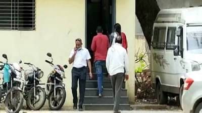 पोस्टाने तक्रार दिलेली महिला पोलीस ठाण्यात पोहोचली, संजय राठोडांच्या अडचणी वाढणार?