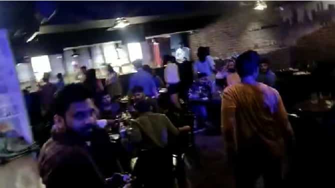 पिंपरीत लॉज आणि बारवर पोलिसांचे छापे, 200 हून अधिक तरुण-तरुणी ताब्यात