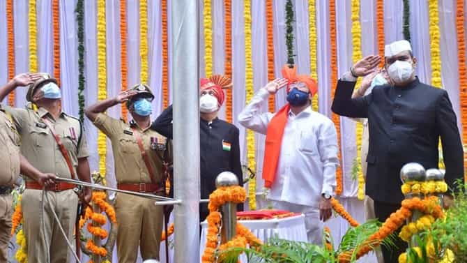 आता उणे तिथे ठाणे असे म्हणावे लागेल... एकनाथ शिंदेंकडून पालिका कर्मचाऱ्यांचं भरभरून कौतुक