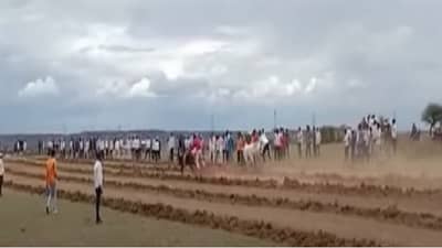 Video | बंदी असताना अहमदनगरात बैलगाडा शर्यतीचा थरार, कोरोना नियमांचे उल्लंघन