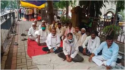 परभणीच्या शेतकऱ्यांची पुण्यात धडक, पीक विमा प्रश्नी आक्रमक, 3 हजार शेतकऱ्यांच्या तक्रारी