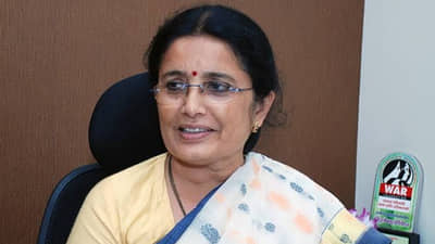 पाणीवाली बाईमुळे आयुष्याला टर्निंग पॉईंट मिळाला; वाचा, कशी आहे विद्या चव्हाणांची राजकीय जडणघडण!