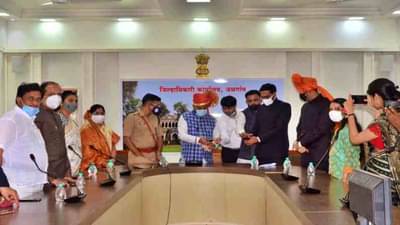 मराठीच नाही तर अहिराणी आणि उर्दू भाषेतही मोफत ऑनलाईन शिक्षण, जळगावमध्ये व्ही - स्कूल अ‍ॅपचं उद्घाटन