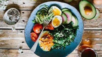 Weight Loss Diet | झटपट वजन कमी करण्यासाठी फॉलो करा लो-कार्ब डाएट, आरोग्यासाठीही ठरेल फायदेशीर!