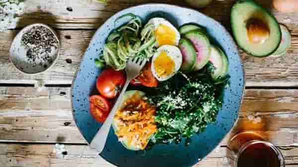 Weight Loss Diet | झटपट वजन कमी करण्यासाठी फॉलो करा लो-कार्ब डाएट, आरोग्यासाठीही ठरेल फायदेशीर!