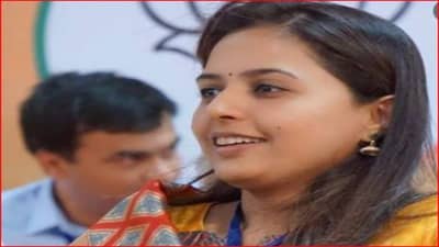 गोपीनाथरावांची कन्या, पंकजा मुंडेची सावली, जाणून घ्या प्रीतम मुंडेंचा राजकीय प्रवास