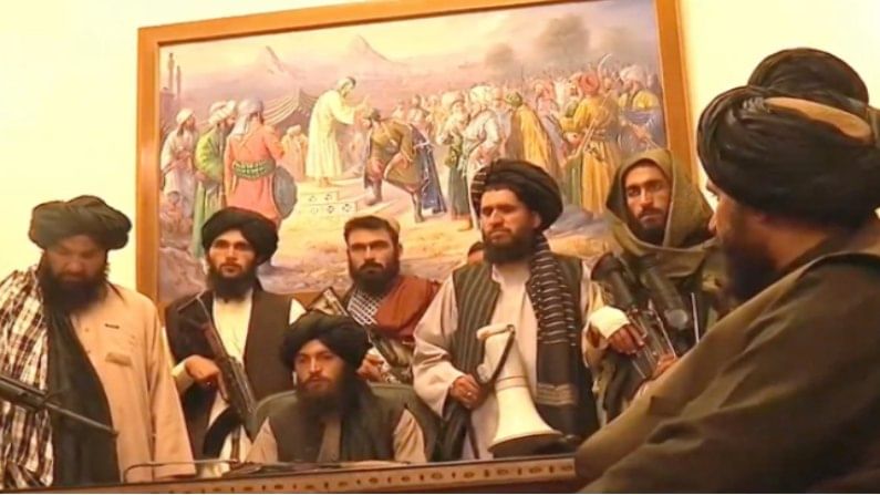 तालिबान्यांच्या मागे दिसणाऱ्या पेंटींगचं मराठ्यांच्या इतिहासाशी थेट कनेक्शन? वाचा सविस्तर