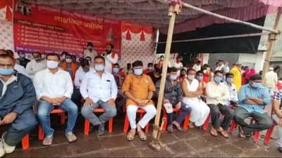 दार उघड बये दार उघड, तुळजाभवानी मंदिरासमोर पुजारी-व्यापाऱ्यांचं लाक्षणिक उपोषण सुरू