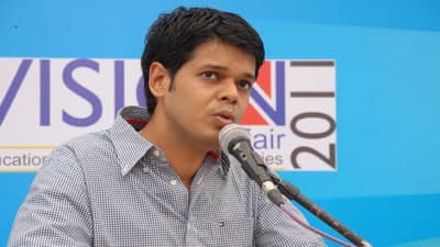 वडिलांच्या निधनानंतर पार्टी बदलली, टोकाचा निर्णय का घेतला?; वाचा निरंजन डावखरेंचं राजकारण!