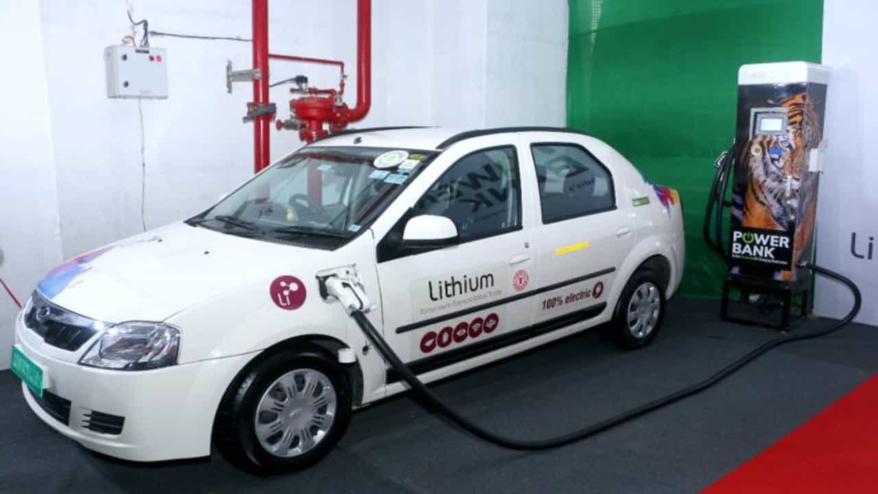 एका तासात 7 इलेक्ट्रिक वाहनं चार्ज करा, मुंबई मनपाचं चार्जिंग स्टेशन सुरु