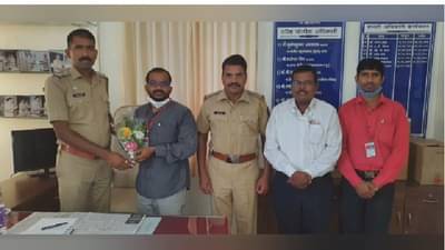 गाडीतून ऑईल गळती, लहान मुलाने गंडवलं, बँक कर्मचाऱ्याच्या सतर्कतेने 50 लाखांची लूट टळली