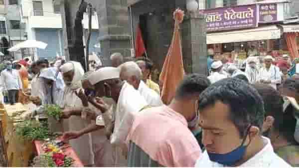 पंढरपुरात कडक निर्बंध, मात्र पुत्रदा एकादशी निमित्त तब्बल 50000 भाविक विठ्ठल दर्शनासाठी दाखल